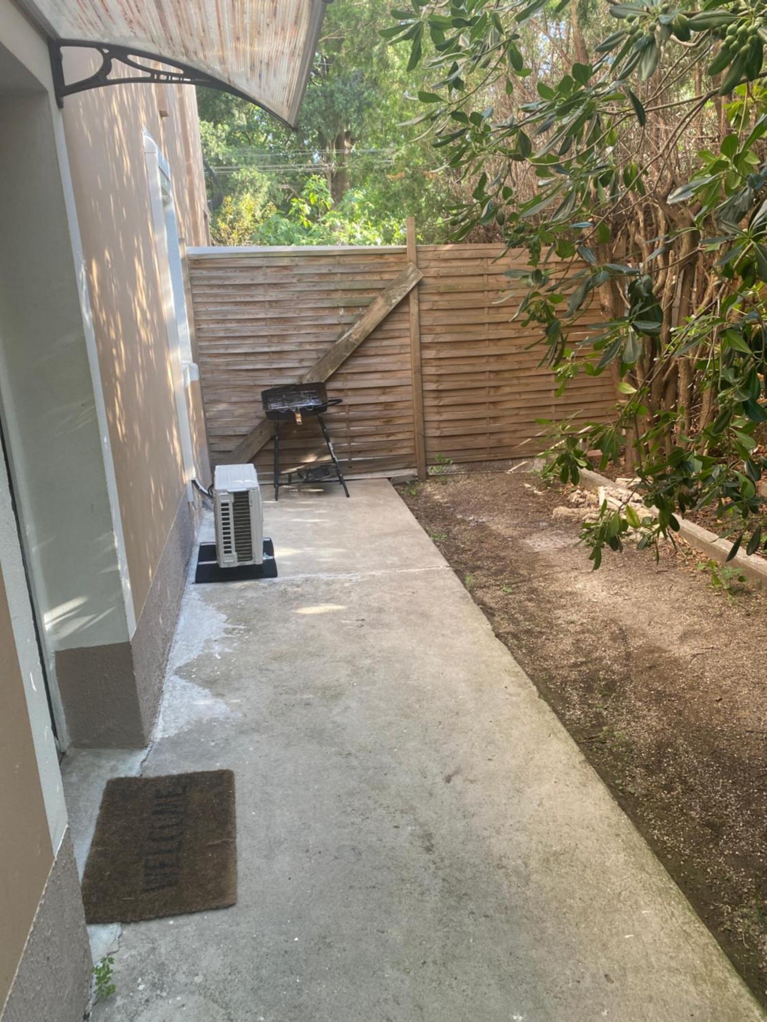 Apartment Jardin Prive T3 Independant Dans *